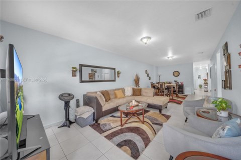 Снять в аренду виллу или дом в Хайалиа, Флорида 3 спальни, 255.48м2, № 2005563 - фото 3