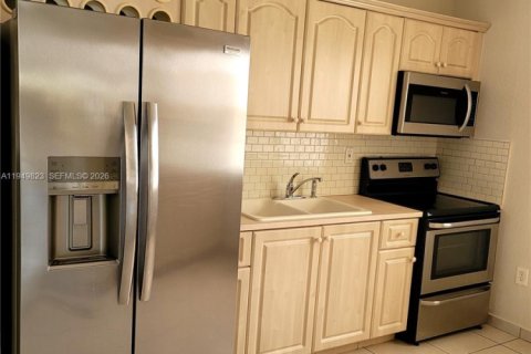 Снять в аренду виллу или дом в Хайалиа, Флорида 3 спальни, 255.48м2, № 2005563 - фото 12