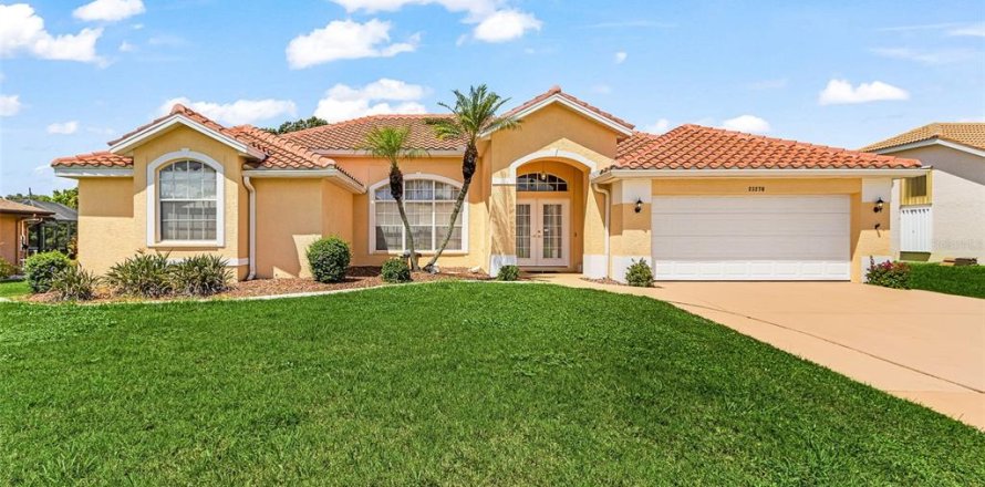 Villa ou maison à Port Charlotte, Floride 3 chambres, 189.52 m2 № 2349574