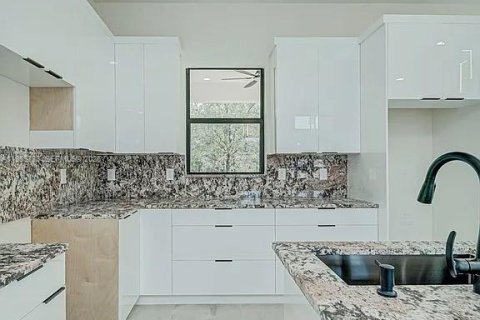 House in Lehigh Acres, Florida 3 bedrooms № 2022233 - photo 20