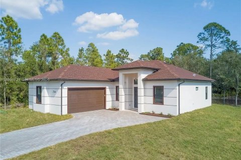 House in Lehigh Acres, Florida 3 bedrooms № 2022233 - photo 1