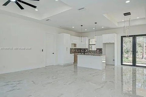 House in Lehigh Acres, Florida 3 bedrooms № 2022233 - photo 14