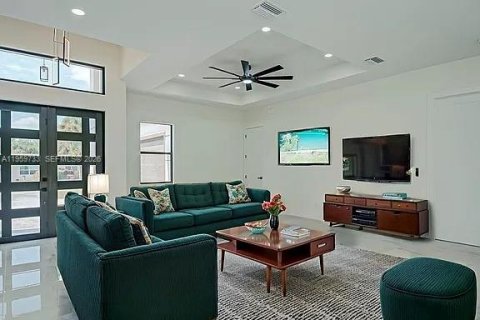 House in Lehigh Acres, Florida 3 bedrooms № 2022233 - photo 4