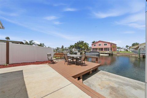 House in Hudson, Florida 2 bedrooms, 141.21 sq.m. № 2217026 - photo 28