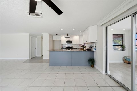 House in Hudson, Florida 2 bedrooms, 141.21 sq.m. № 2217026 - photo 11