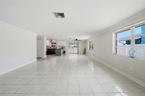 House in Hudson, Florida 2 bedrooms, 141.21 sq.m. № 2217026 - photo 9