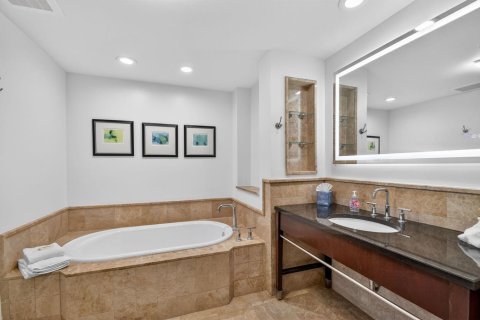 Condo in Riviera Beach, Florida, 1 bedroom  № 2192430 - photo 9
