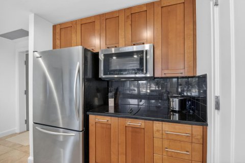 Condo in Riviera Beach, Florida, 1 bedroom  № 2192430 - photo 13