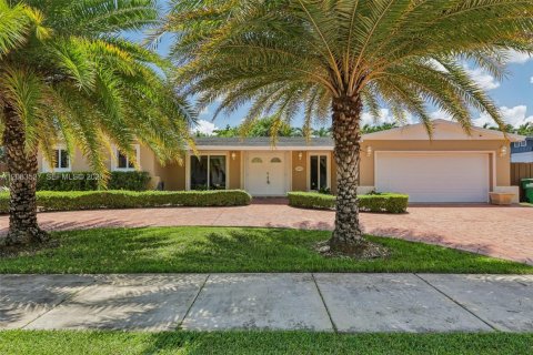 House in Miami, Florida 3 bedrooms, 161.84 sq.m. № 2275267