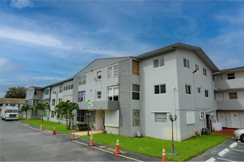 Кондоминиум с 2 спальнями в Хайалиа Гарденс, Флорида № 2018703