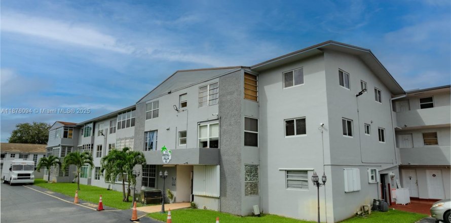 Кондоминиум с 2 спальнями в Хайалиа Гарденс, Флорида № 2018703