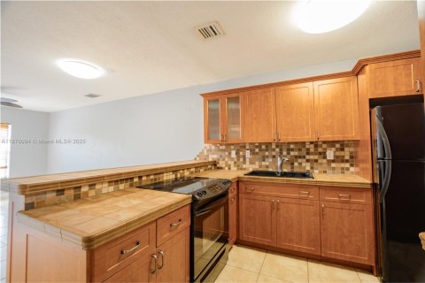 Купить кондоминиум в Хайалиа Гарденс, Флорида 2 спальни, 78.32м2, № 2018703 - фото 10