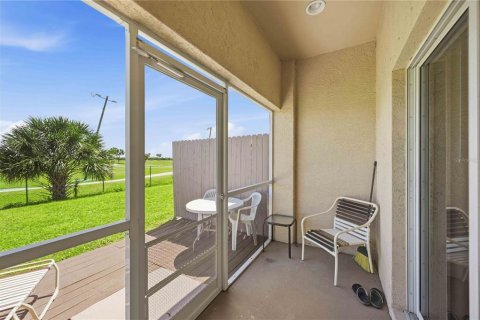 Duplex à vendre à Port Charlotte, Floride: 3 chambres, 127.09 m2 № 2396036 - photo 26