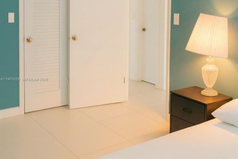 Copropriété à vendre à Hallandale Beach, Floride: 2 chambres, 101.45 m2 № 2090141 - photo 17