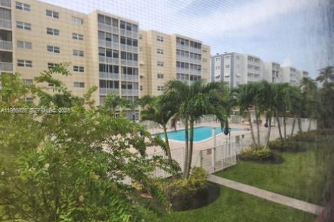 Copropriété à vendre à Hallandale Beach, Floride: 2 chambres, 101.45 m2 № 2090141 - photo 26