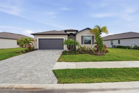 House in Port Charlotte, Florida 4 bedrooms, 186.36 sq.m. № 2215742