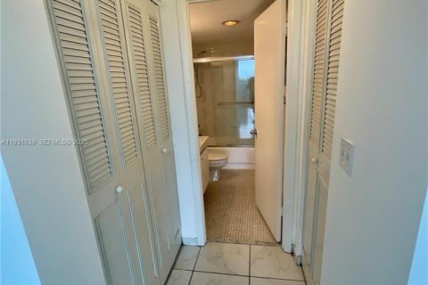 Copropriété à louer à Miami, Floride: 1 chambre, 79.15 m2 № 1989884 - photo 13