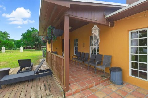 Купить виллу или дом в Майами, Флорида 5 спален, 299.52м2, № 1954721 - фото 7