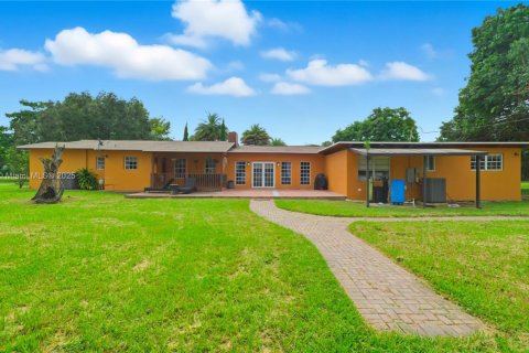 Купить виллу или дом в Майами, Флорида 5 спален, 299.52м2, № 1954721 - фото 5