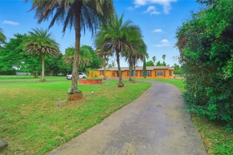 Купить виллу или дом в Майами, Флорида 5 спален, 299.52м2, № 1954721 - фото 3