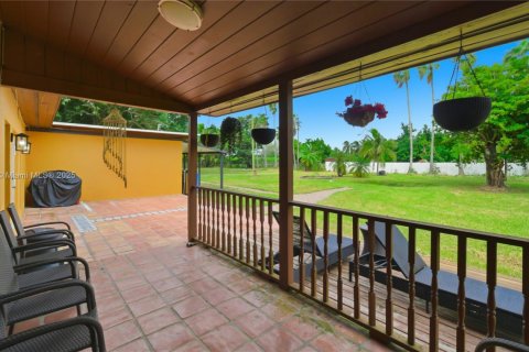 Купить виллу или дом в Майами, Флорида 5 спален, 299.52м2, № 1954721 - фото 8