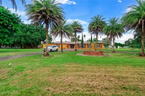 Купить виллу или дом в Майами, Флорида 5 спален, 299.52м2, № 1954721 - фото 2