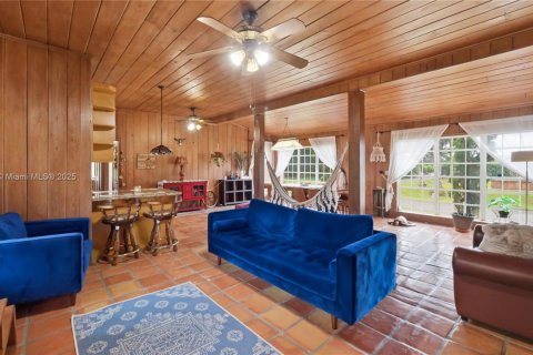 Casa en venta en Miami, Florida, 5 dormitorios, 299.52 m2 № 1954721 - foto 20