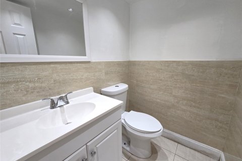 Condo in Hialeah, Florida, 1 bedroom  № 1973778 - photo 10
