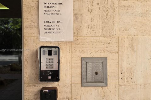 Condo in Hialeah, Florida, 1 bedroom  № 1973778 - photo 26