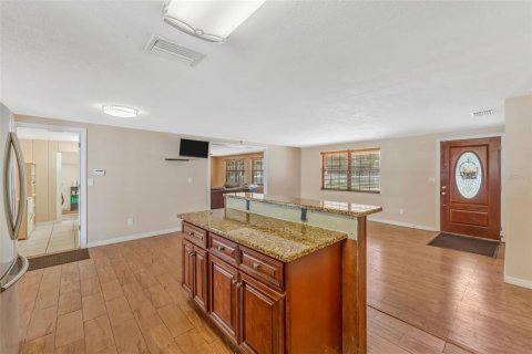House in Odessa, Florida 3 bedrooms, 161.09 sq.m. № 2430575 - photo 14