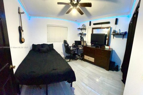 Casa en venta en Miami Gardens, Florida, 3 dormitorios, 98.29 m2 № 1952552 - foto 11