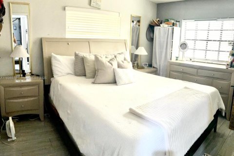 Casa en venta en Miami Gardens, Florida, 3 dormitorios, 98.29 m2 № 1952552 - foto 13