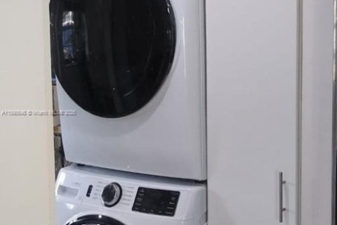 Casa en venta en Miami Gardens, Florida, 3 dormitorios, 98.29 m2 № 1952552 - foto 10