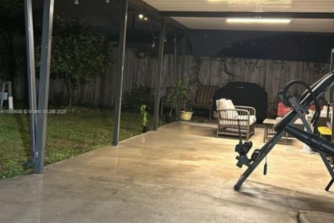 Casa en venta en Miami Gardens, Florida, 3 dormitorios, 98.29 m2 № 1952552 - foto 16