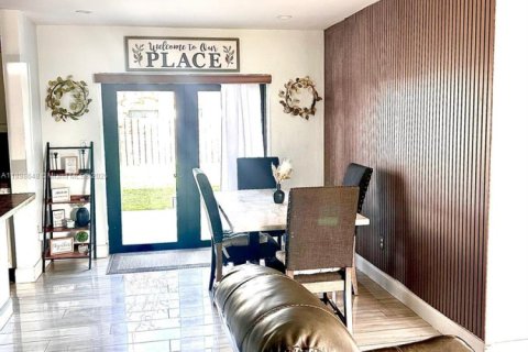 Casa en venta en Miami Gardens, Florida, 3 dormitorios, 98.29 m2 № 1952552 - foto 3