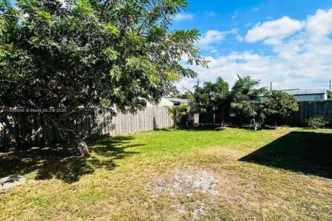 Casa en venta en Miami Gardens, Florida, 3 dormitorios, 98.29 m2 № 1952552 - foto 14