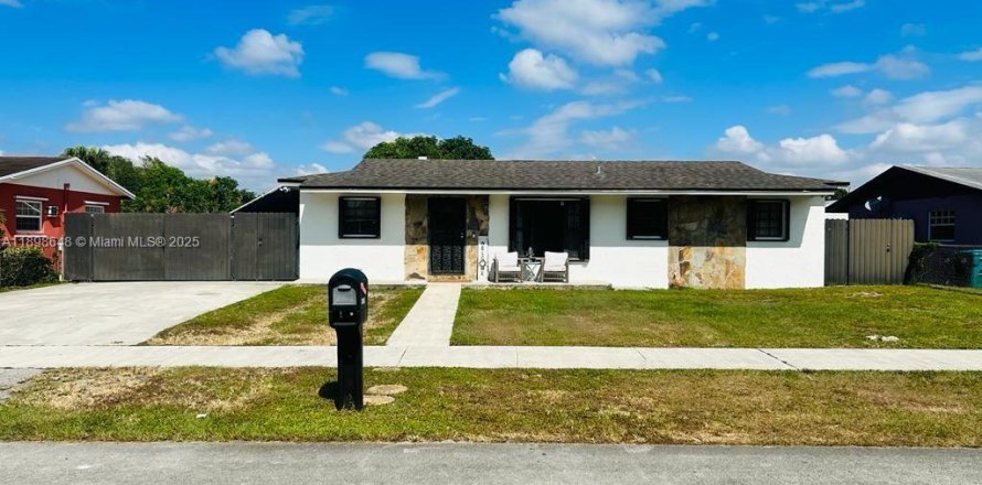 Casa en Miami Gardens, Florida 3 dormitorios, 98.29 m2 № 1952552