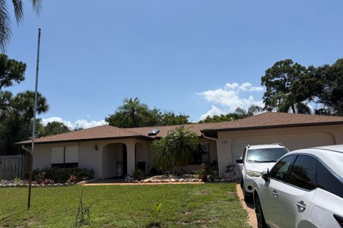 House in Port St. Lucie, Florida 3 bedrooms, 141.03 sq.m. № 2254380