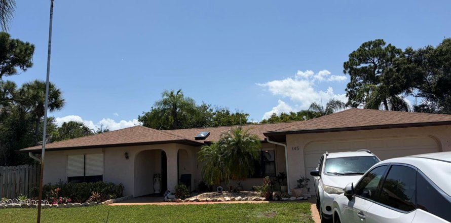 House in Port St. Lucie, Florida 3 bedrooms, 141.03 sq.m. № 2254380