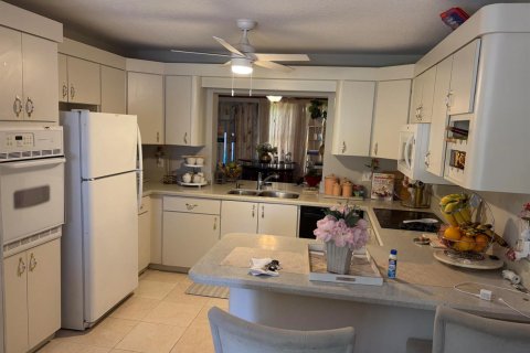 House in Port St. Lucie, Florida 3 bedrooms, 141.03 sq.m. № 2254380 - photo 6