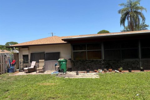 House in Port St. Lucie, Florida 3 bedrooms, 141.03 sq.m. № 2254380 - photo 10