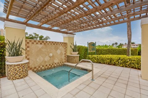 Condominio en alquiler en Highland Beach, Florida, 3 dormitorios, 145.95 m2 № 1011787 - foto 1