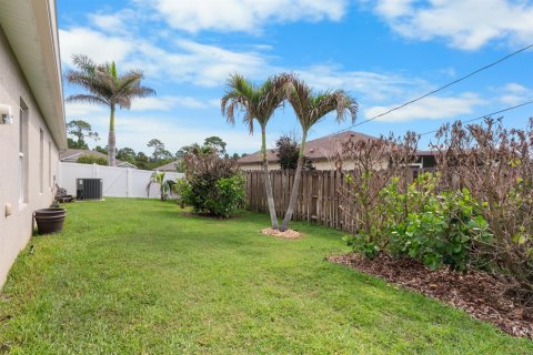House in Port St. Lucie, Florida 3 bedrooms, 183.39 sq.m. № 2083504 - photo 30