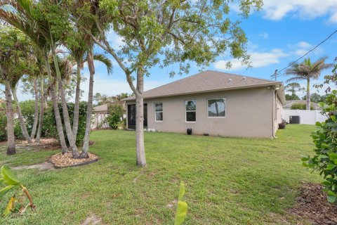 House in Port St. Lucie, Florida 3 bedrooms, 183.39 sq.m. № 2083504 - photo 29