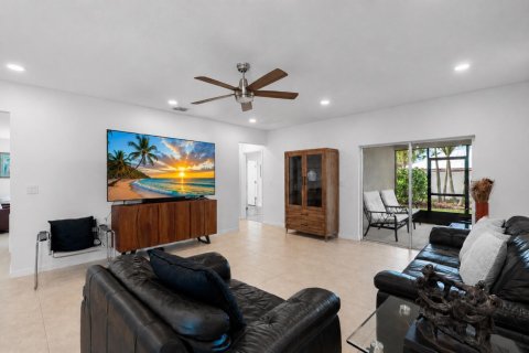 House in Port St. Lucie, Florida 3 bedrooms, 183.39 sq.m. № 2083504 - photo 9
