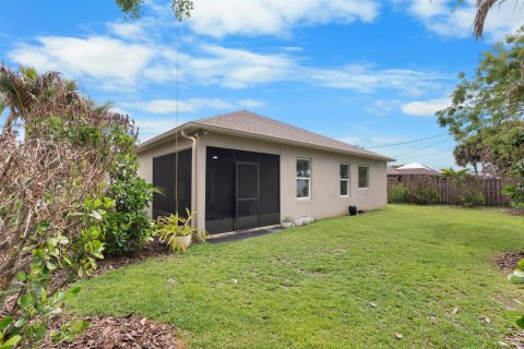 House in Port St. Lucie, Florida 3 bedrooms, 183.39 sq.m. № 2083504 - photo 28