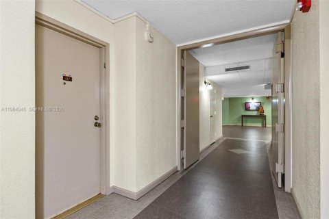 Купить кондоминиум в Майами, Флорида 1 спальня, 83.15м2, № 2045627 - фото 5