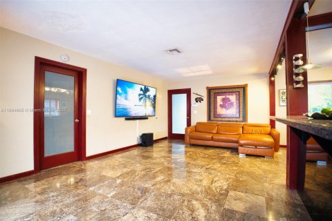 House in Hollywood, Florida 2 bedrooms, 121.42 sq.m. № 2012354 - photo 11
