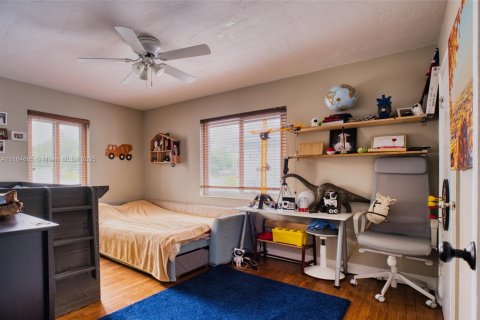 House in Hollywood, Florida 2 bedrooms, 121.42 sq.m. № 2012354 - photo 19