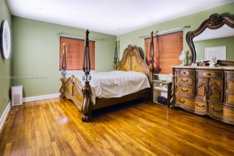 House in Hollywood, Florida 2 bedrooms, 121.42 sq.m. № 2012354 - photo 20